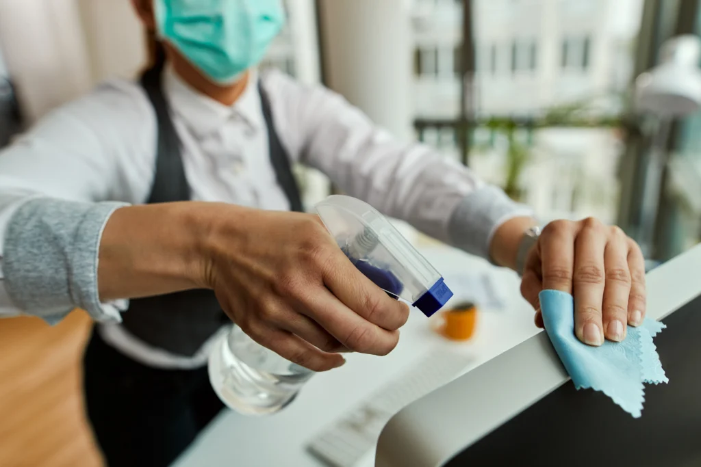 Gebäudereinigung selber machen oder Firma